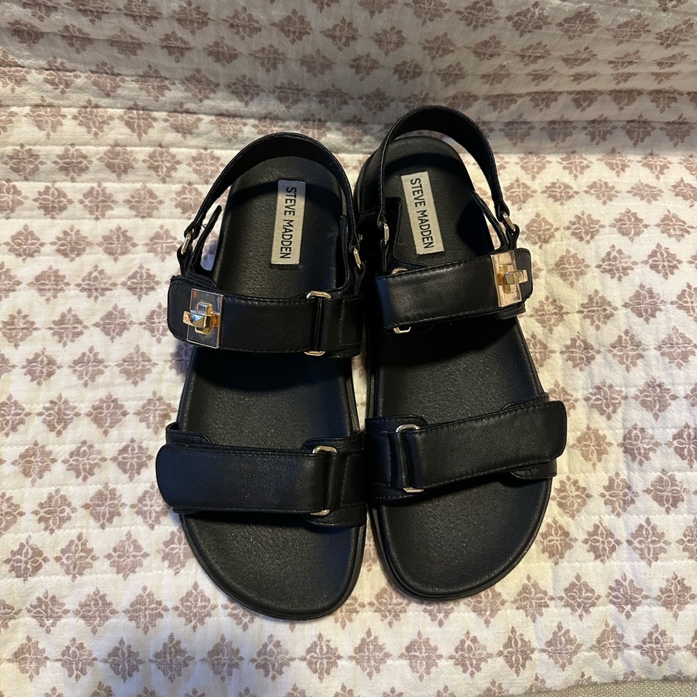 Steve Madden Mona Slide in Black